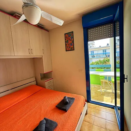 Grazioso N 66 A A 100 Mt Dal Mare *